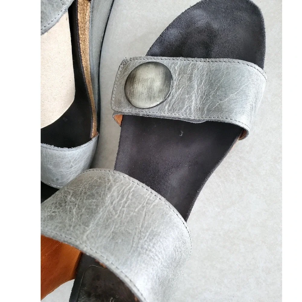 Taos Carousel Wedge Sandals Graphite Leather Medallion Comfort CAR-3209 9-9.5